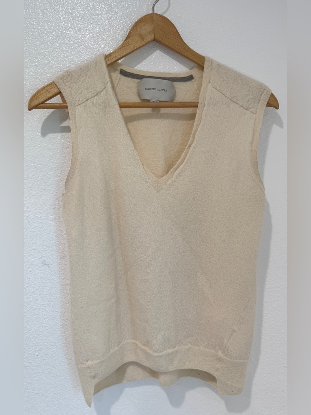 Brochu Walker Cream 100% Cashmere V Neck Sweater Vest Soft Luxe Minimalist L